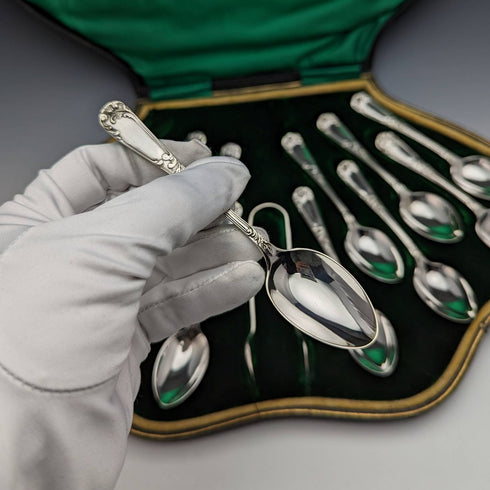 English antique silver plate teaspoon 12 sugar tongs set in case